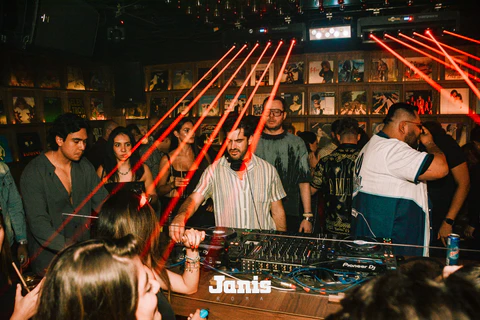 Janis Roma, foto 2